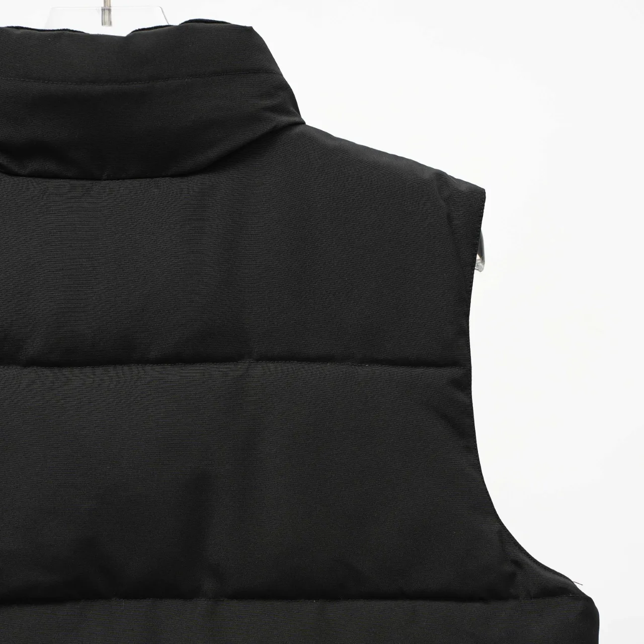 P340 CANADA GOOSE丨Canada Goose slanted pocket stand collar down vest Color: black with red label Size: XS-XXL